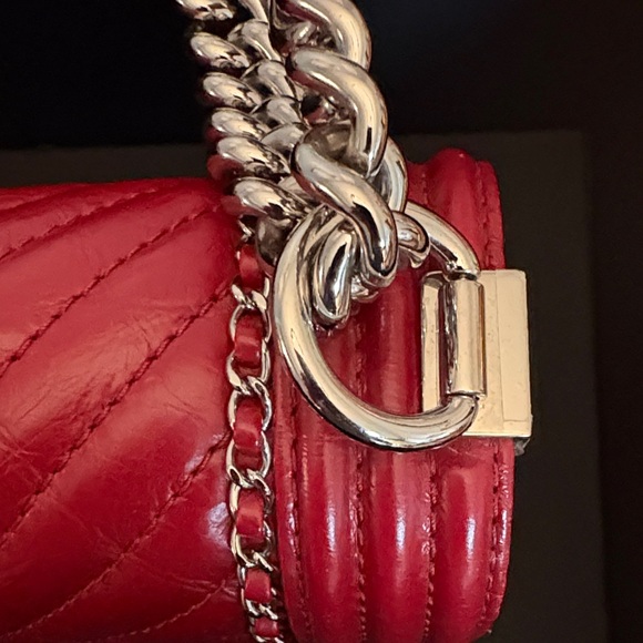 Chanel Red Chevron Quilted Shoulder Bag - Picture 4 of 8